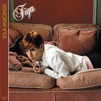tiga_kicks
